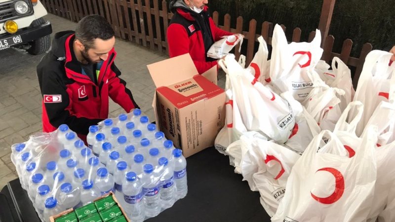 Türk Kızılay'ın uygulamaya başlayacağı modelde gıda yardımı alacak vatandaşların cep