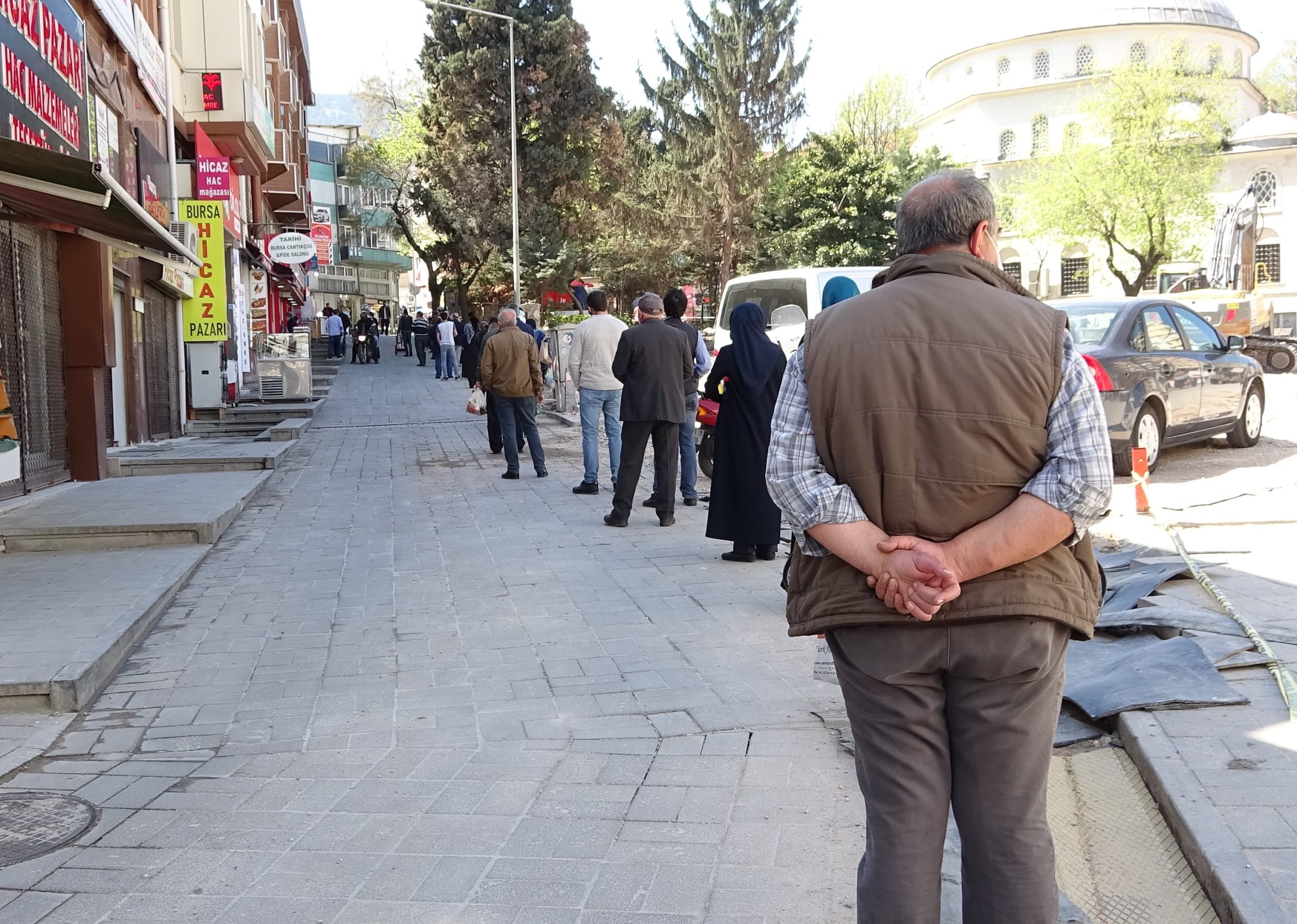 Bu görüntüler Bursa’dan… Almak için kuyruk oluşturdular…