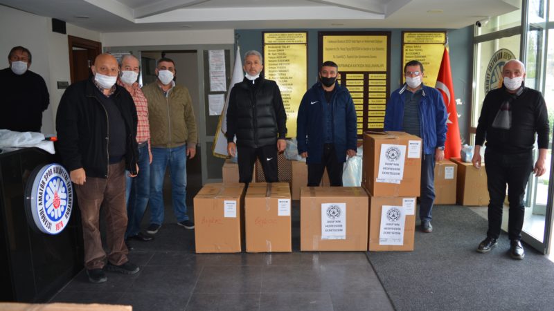TFF dağıtımına başladı… Bütün amatör kulüplere… Türkiye Futbol Federasyonu sponsorluğunda Türkiye'deki tüm amatör kulüplere maske dağıtımı