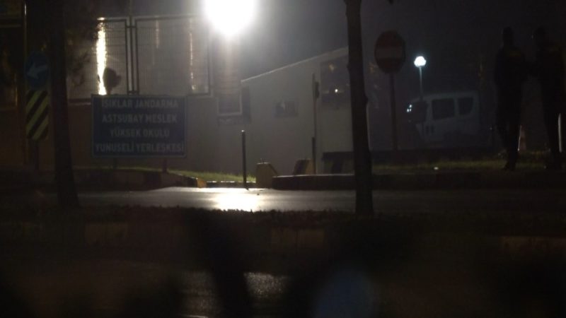 Bursa’da Jandarma Astsubay Okulu’nun bahçesinde tartıştığı sevgilisini beylik tabancasıyla öldüren