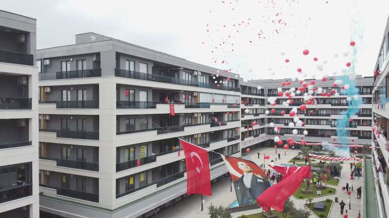 23 Nisan'ın ilk renkli ve anlamlı görüntüleri Bursa Osmangazi'den geldi.