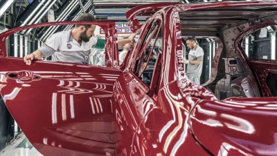 ‘Türkiye’nin otomotiv üssü’nden 2 milyar dolarlık ihracat