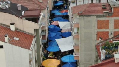 Bursa’da akıl almaz görüntü: Koronavirüsün yayılmasına davetiye çıkarıyor