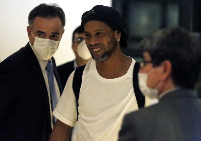 Ev hapsindeki Ronaldinho bakın ne istedi? Paraguay'a sahte pasaportla girdiği için ağabeyiyle birlikte tutuklanıp cezaevine gönderilen
