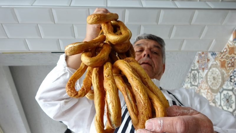 Bursa'da 100 yıllık fırının Ramazan ayında pişirdiği simit makarnası büyük