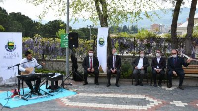 Huzurevinde Sosyal Mesafeli Eğlence