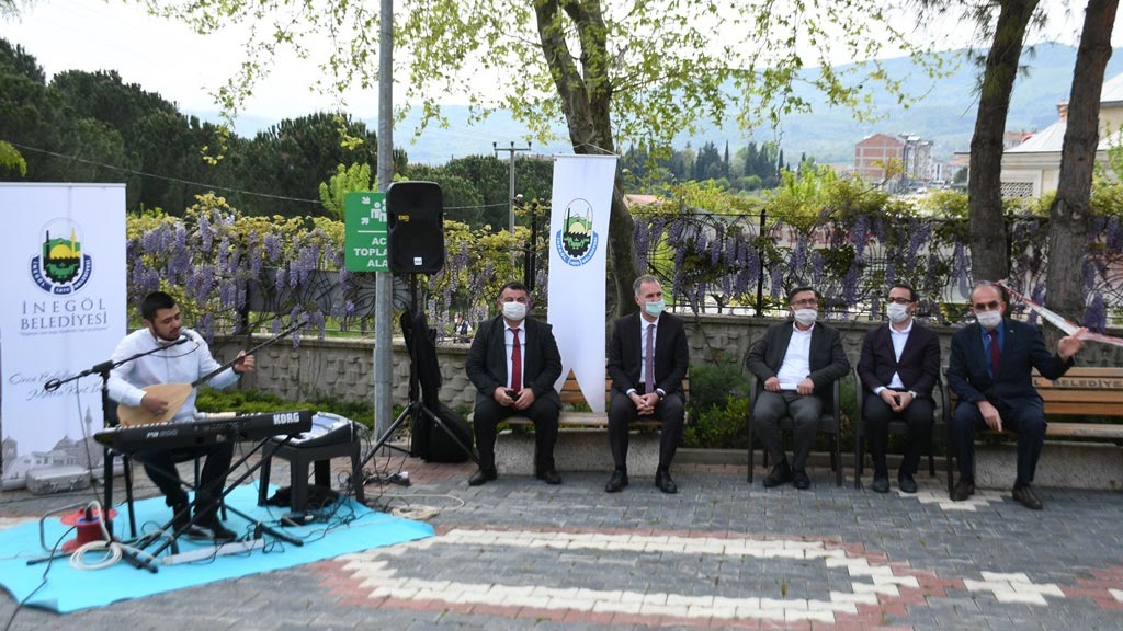 Huzurevinde Sosyal Mesafeli Eğlence