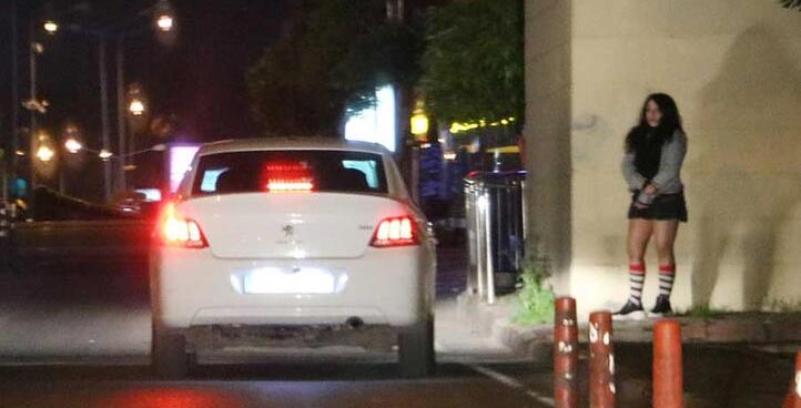 Saat 01.00… Yasak da durduramadı! Fuhuş pazarlığı…