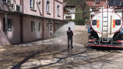 Ara sokaklar da dezenfekte ediliyor