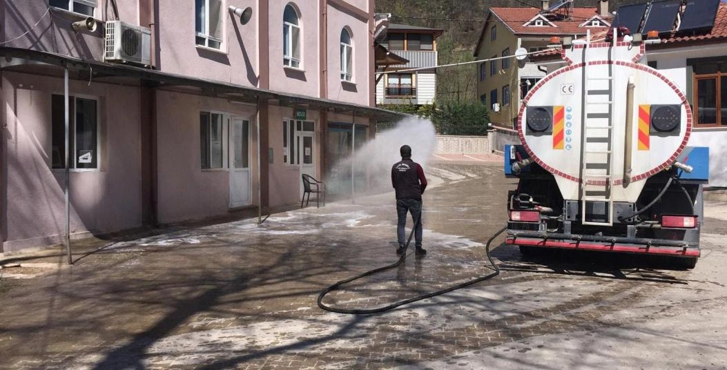 Ara sokaklar da dezenfekte ediliyor