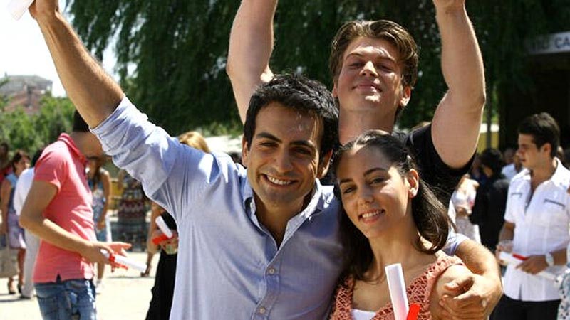 Sevenlerine müjde! Fenomen dizi ekranlara dönüyor