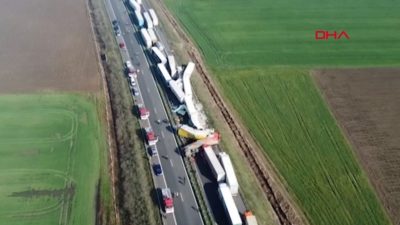 22 TIR birbirine girdi: 1’i Türk, 2 ölü