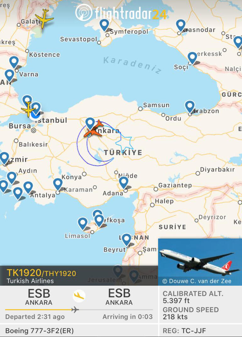 TK1920’den özel gösterim… Gökyüzünde ay-yıldız çizdi…