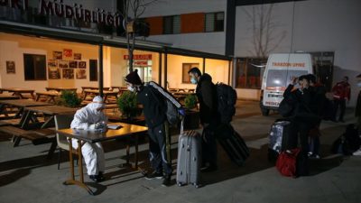 Ukrayna’daki 310 Türk vatandaşı Türkiye’ye getirildi