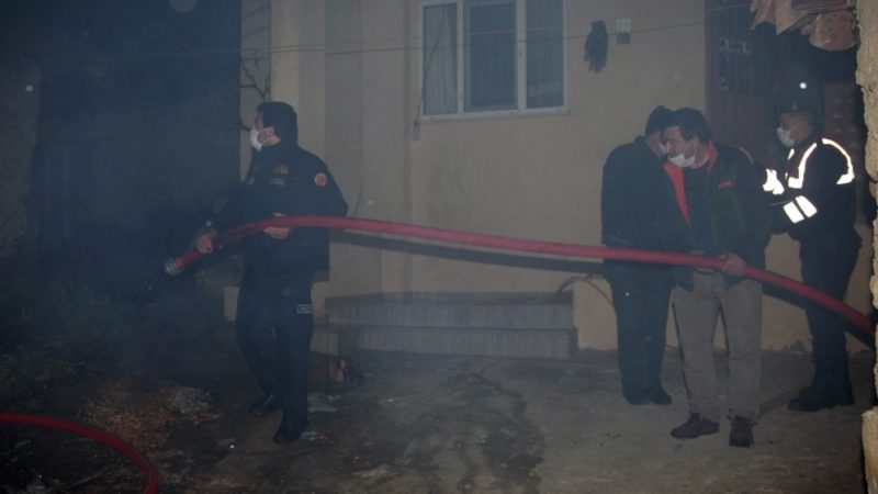 Bursa’da kahreden ölüm! Bursa’nın Orhangazi ilçesinde çıkan yangının ardından tavanı çöken evde mahsur