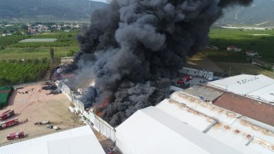 Bursa’da korkutan yangın… Soğuk hava deposu…