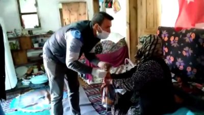 Bursa’da yaşlı kadının duası dinleyenleri duygulandırdı