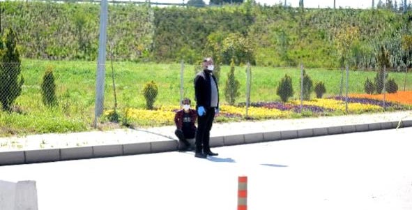 Corona virüs testi pozitif çıktı! Boynunu kesti