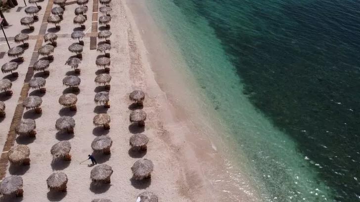 Salgın sırasında denize ve havuza girmek güvenli mi? İşte cevabı