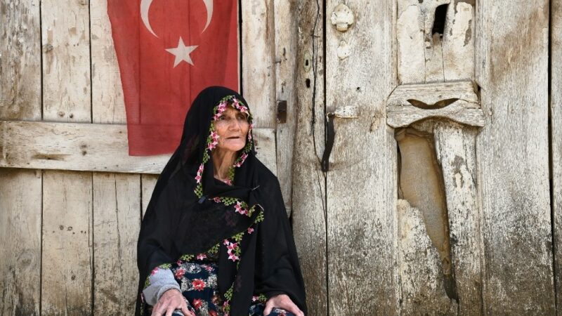 80 yaşındaki Mahmuriye Nineden duygulandıran sözler Korona virüs sürecinde hükümetin 65 yaş üstü vatandaşlara yaptığı desteklerden