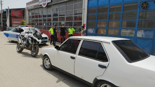 Cezaevinden izinli çıkan ehliyetsiz sürücü, kovalamacada yakalandı Cezaevinden izinli çıkan ehliyetsiz sürücü, kovalamacada yakalandı