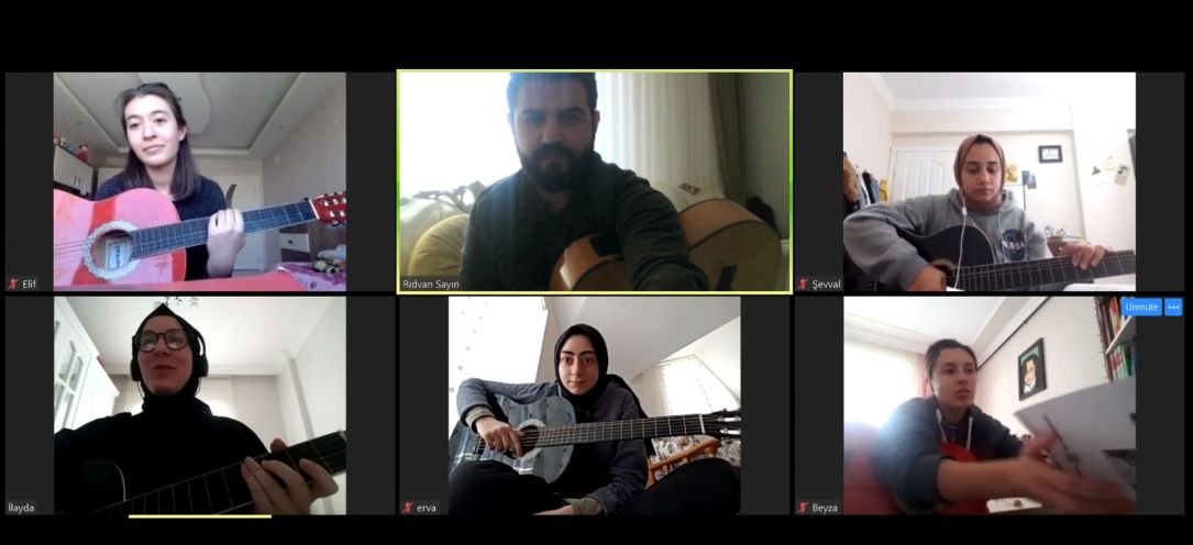 Evde kalmak eğitime engel olmadı Evde kalmak eğitime engel olmadı