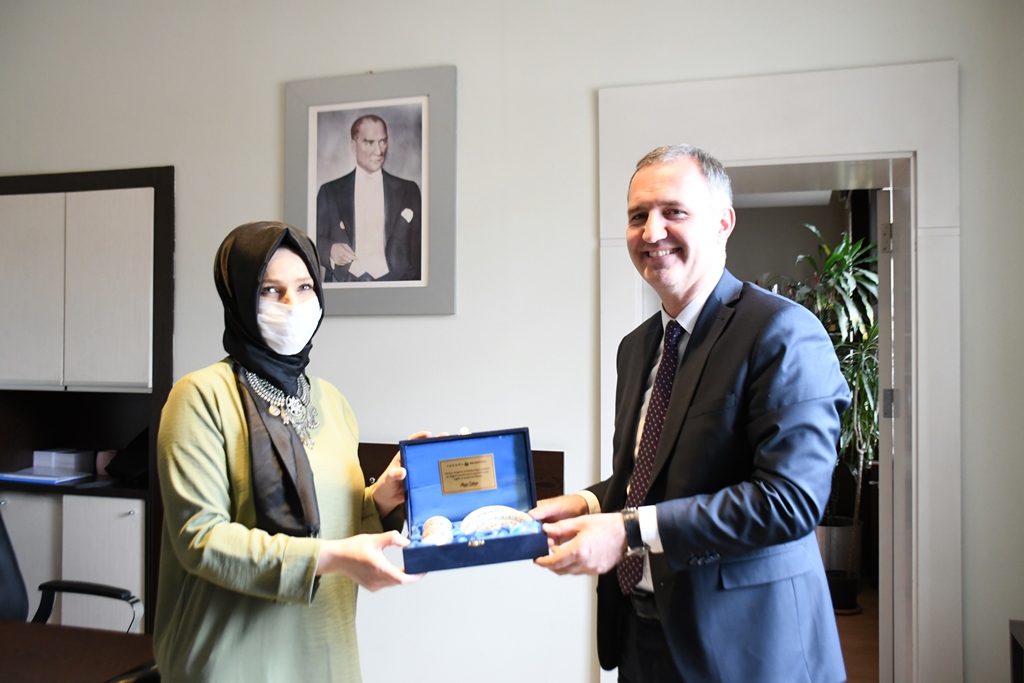 Başkan Taban personelin Anneler Günü’nü kutladı