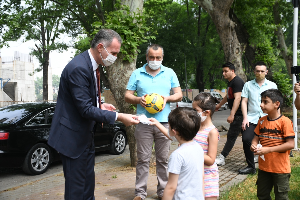 Çocukların maskeleri Başkan amcadan Çocukların maskeleri Başkan amcadan