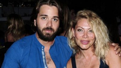 Kendisinden 10 yaş küçük eşiyle yatak pozu verdi!