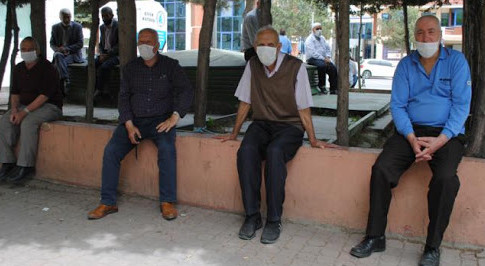 65 yaş üstü vatandaşlar bugün saat kaça kadar dışarıda?
