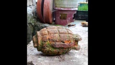 Bursa’da evinin bahçesinde el bombası buldu