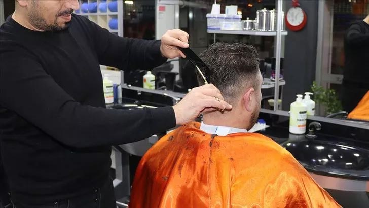 Koronavirüs testi pozitif çıktı! Berber karantinada…