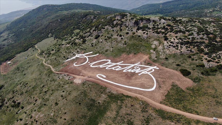 Bursa’da Atatürk’ün dev imzası çizildi