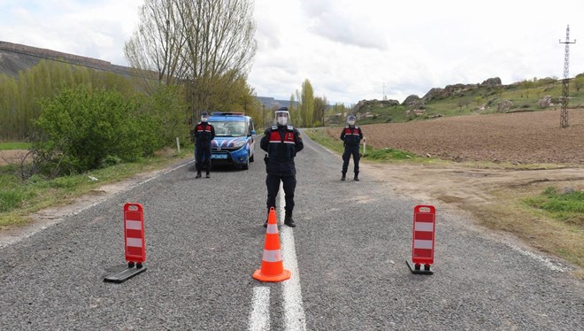 Cenaze namazı kılınan köyde pozitif vakalar hızla arttı, karantina uzatıldı