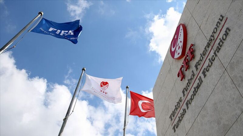 TFF Sağlık Kurulu Süper Lig takım doktorlarıyla online toplantı yaptı Türkiye Futbol Federasyonu (TFF) Sağlık Kurulu, Süper Lig takımlarının doktorlarıyla