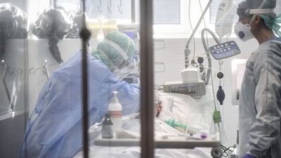 Yeni doğum yapan anne koronavirüse yenildi