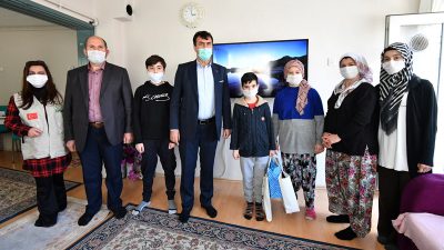 Dündar’dan yetim çocuklara iftarlık ve hediye