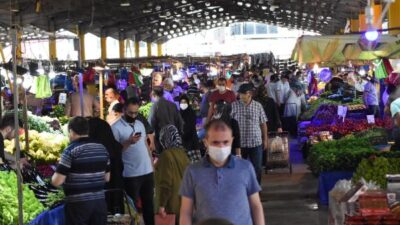 Bursa’da pazarlarda adım atacak yer kalmadı