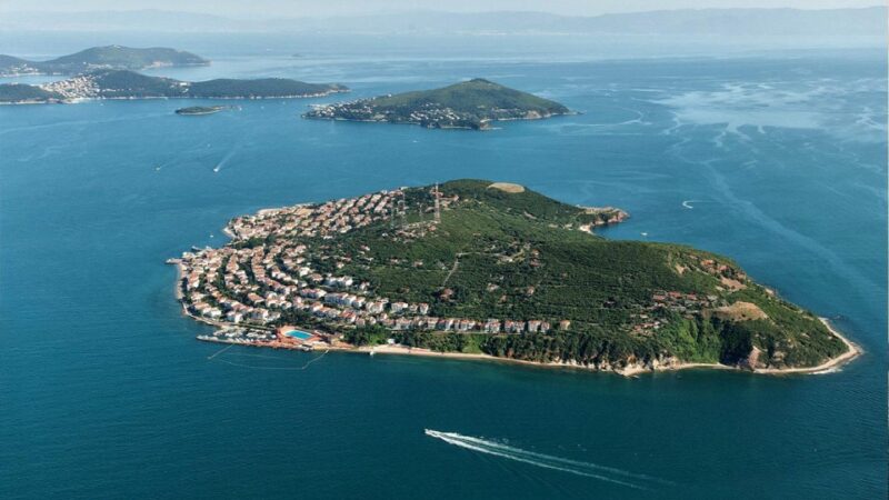 ..Ve yasak kalktı… 1 Haziran’dan itibaren gidebilirsiniz… Koronavirüs salgını nedeniyle 26 Nisan saat 24.00 itibarıyla başlayan Adalar'a
