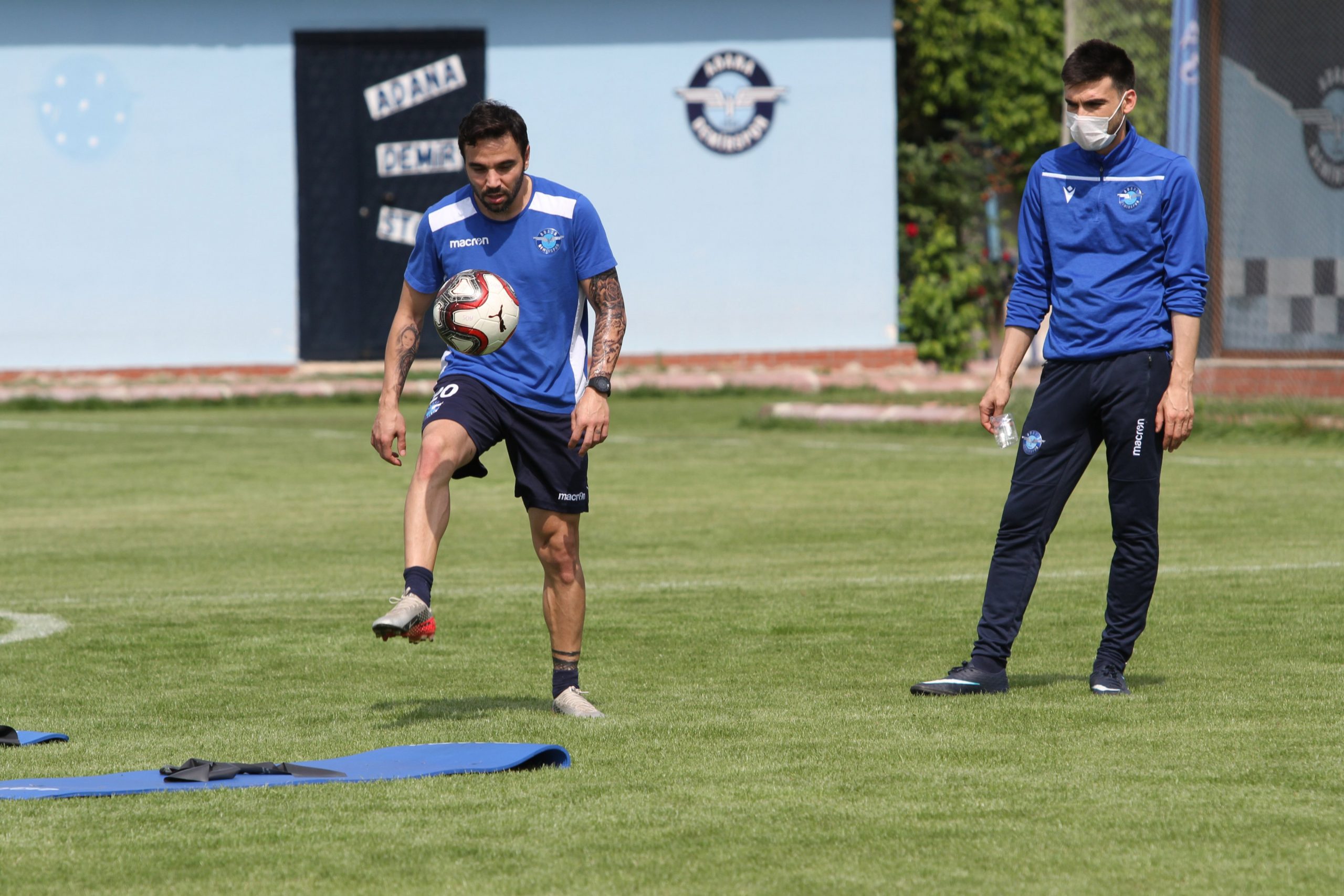 Adana Demirspor başladı… Sahadaki ilk idman…