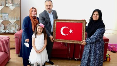 Bursa Büyükşehir Belediye Başkanı Alinur Aktaş’tan şehit ailelerine ziyaret