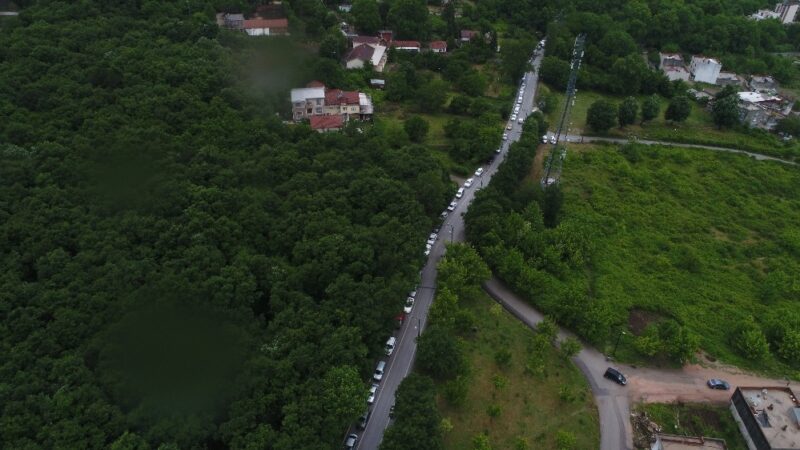 Bursa’da yine aynı görüntüler! Kilometrelerce kuyruk oluştu Bursa’da koronavirüs tedbirleri kapsamında arife ve Ramazan Bayramı’nda 4 günlük