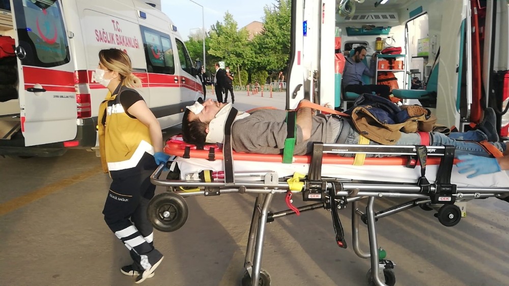 Bursa’da motosiklet yayaya çarptı: 3 yaralı Bursa’da motosiklet yayaya çarptı: 3 yaralı