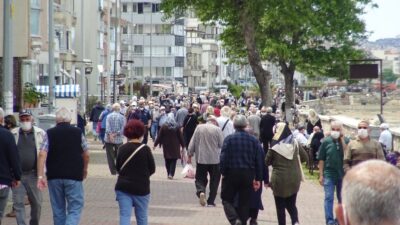 Bursa’da sahiller yaşlılarla doldu taştı