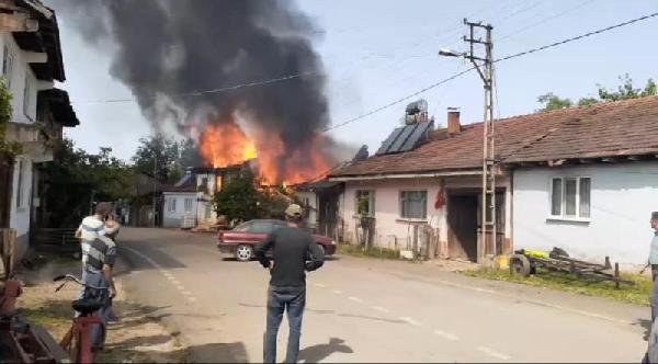 Bursa’da 2 ev küle döndü Bursa’da 2 ev küle döndü