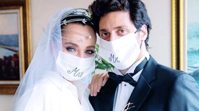 Ünlü oyuncu imzaya attı… Sessiz sedasız evlendi… Ünlü oyuncu imzaya attı… Sessiz sedasız evlendi…