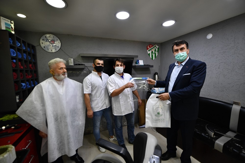 Dündar, berber ve kuaför esnafını ziyaret etti