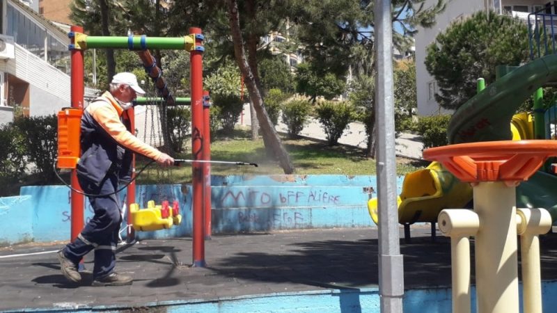 Gemlik’te parklar çocuklar için hazır Gemlik Belediyesi, sokağa çıkma izni gelen 20 yaş altı genç