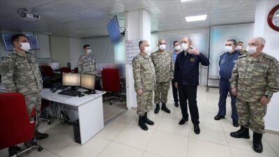 Bakan Akar: ‘İnlerini başlarına yıktık’