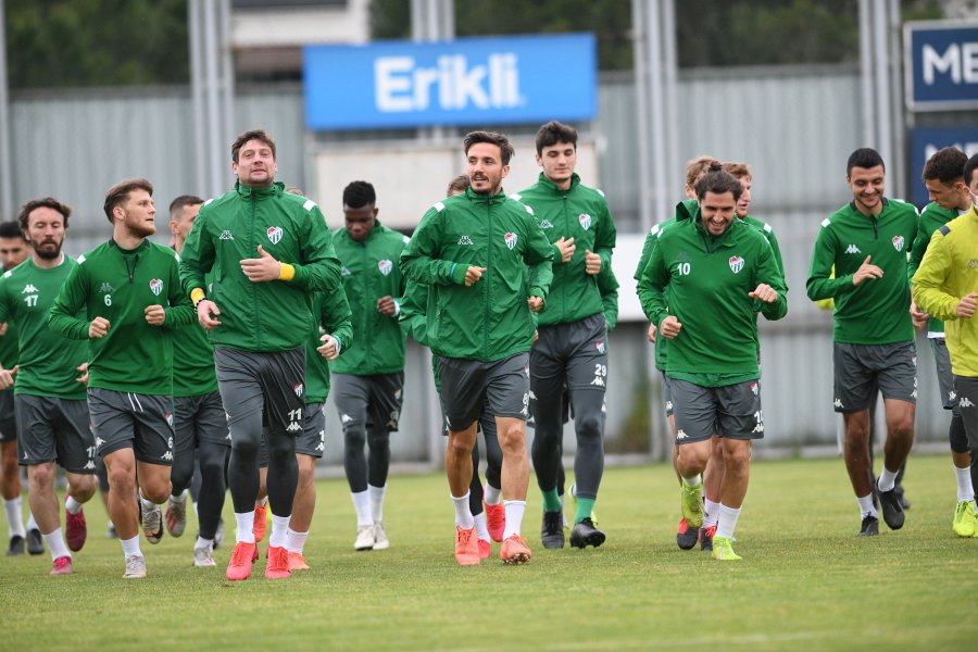 Özlüce’den son haberler… Lige kadar iki hazırlık maçı var… Özlüce’den son haberler… Lige kadar iki hazırlık maçı var…